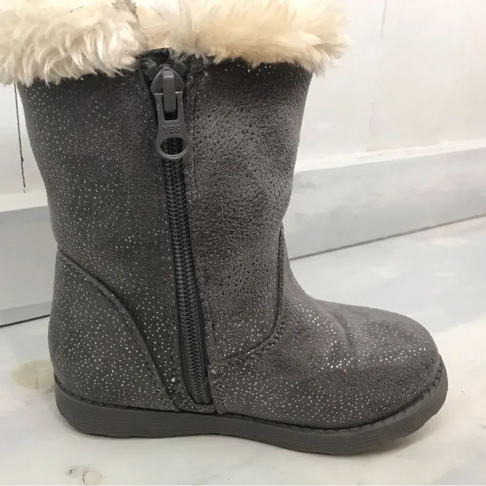Cat & Jack Boots with Fur - Picture 3 of 10